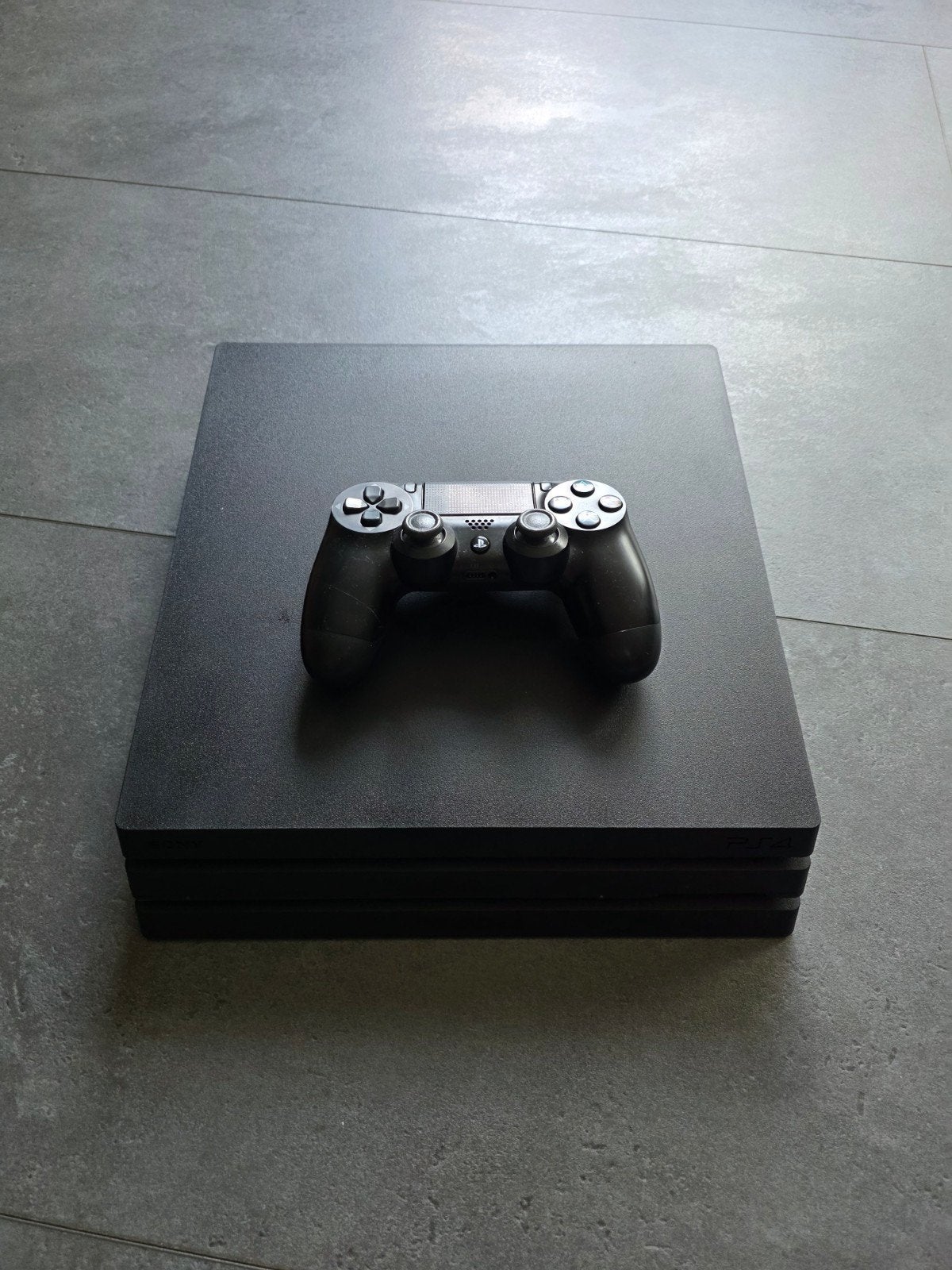 Sony PlayStation 4 Pro met controller, Spelcomputers en Games, Spelcomputers | Sony PlayStation 4, Ophalen of Verzenden, Zo goed als nieuw