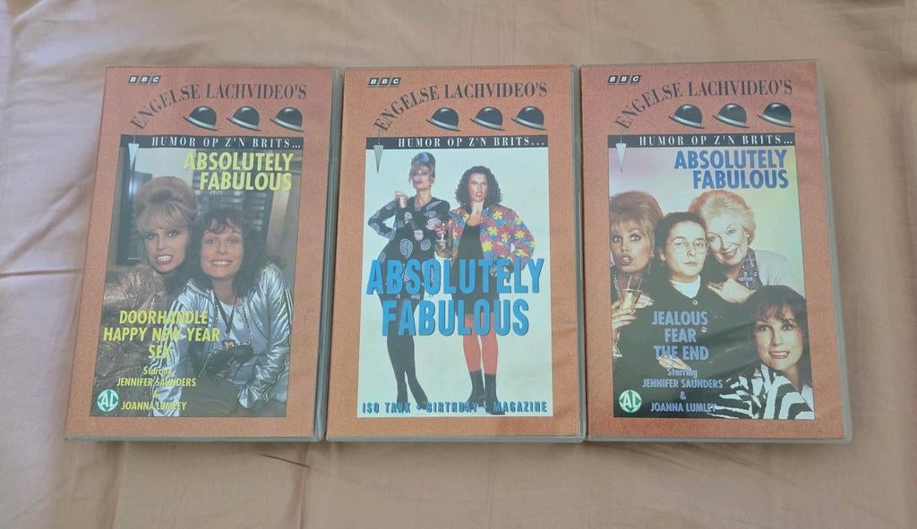 Absolutely Fabulous VHS - 3 Videobanden Britse Komedie, Vanaf 12 jaar, Ophalen of Verzenden, Zo goed als nieuw, Komedie