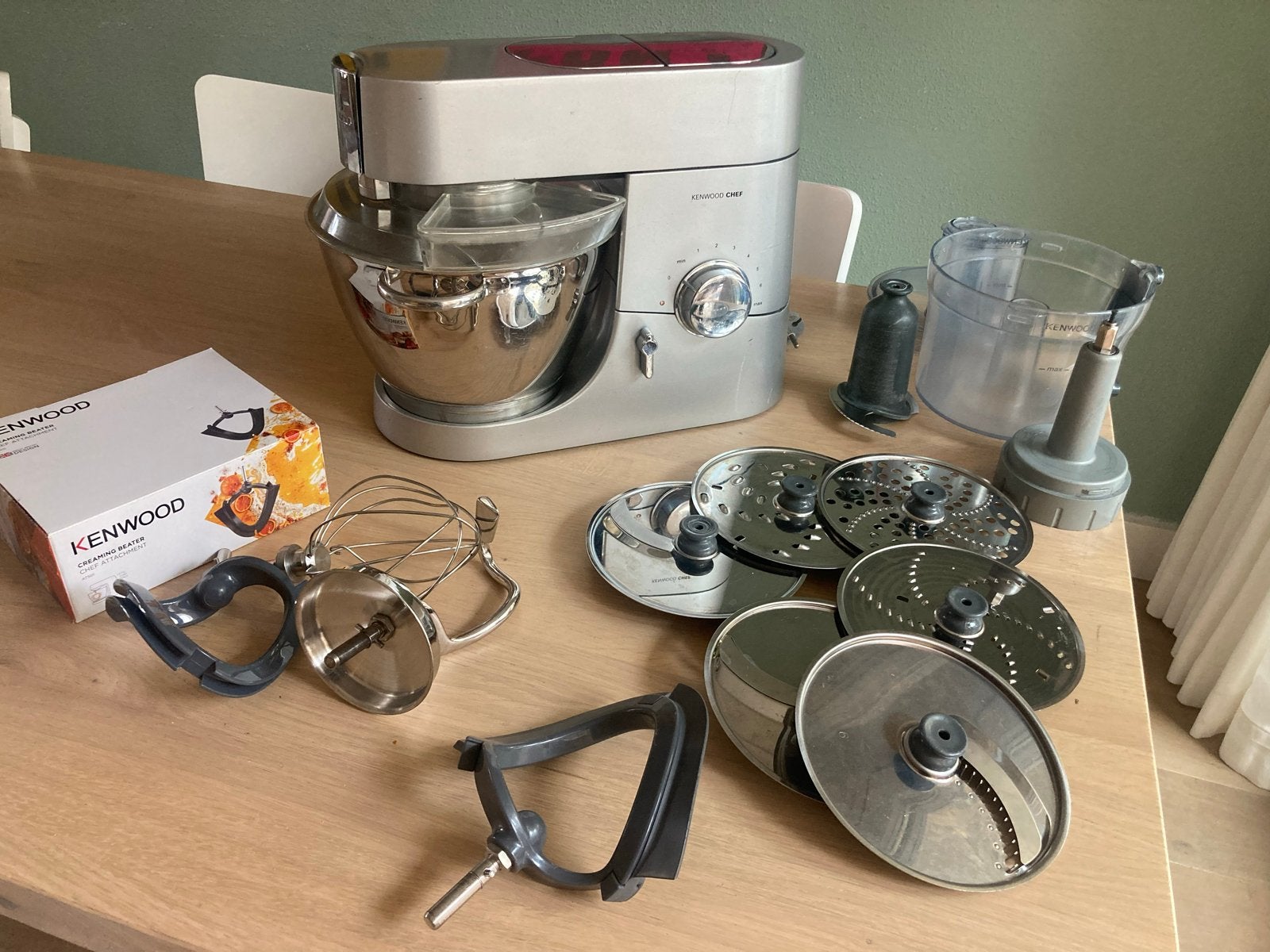 Kenwood Chef KM001 - Robuuste keukenmachine met accessoires, 4 liter of meer, Ophalen of Verzenden, Gebruikt, 3 snelheden of meer