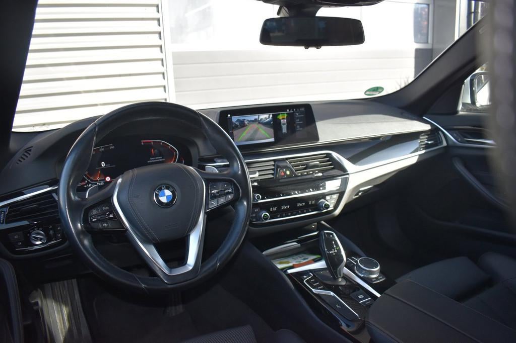 BMW 5-serie Touring 520d xDrive High Executive LED / Adaptiv, Auto's, BMW, 1780 kg, Stof, 2000 kg, Vierwielaandrijving