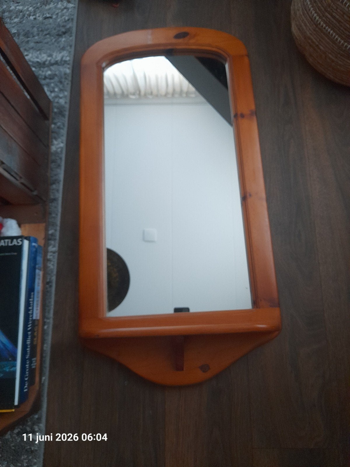 Mooie vintage grenen halspiegel met handig plankje, Antiek en Kunst, Verzenden, Rechthoekig, Minder dan 50 cm