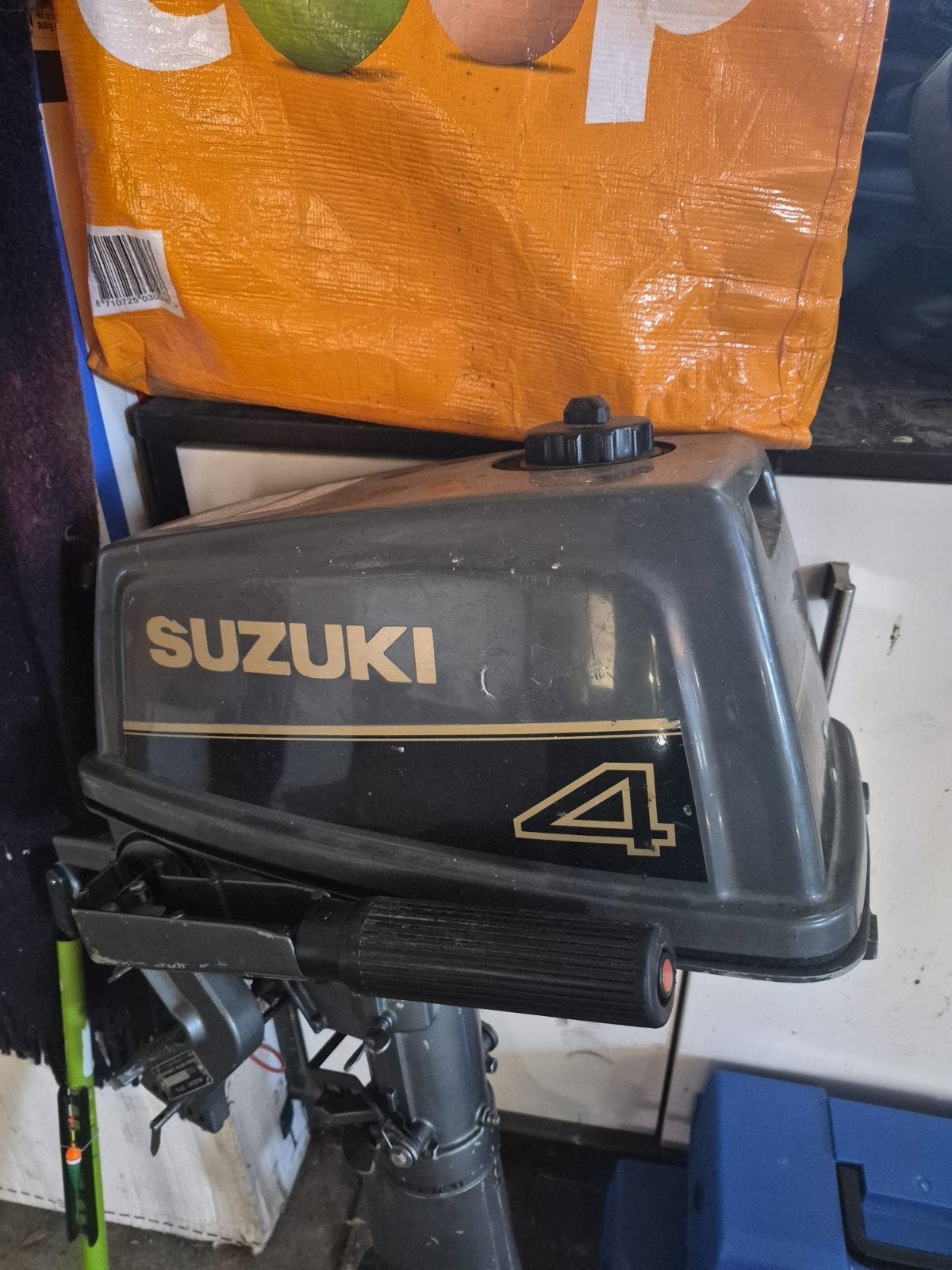 Suzuki 4 PK 2-takt kortstaart buitenboordmotor met tank, Ophalen, Gebruikt, Benzine, Minder dan 5 pk