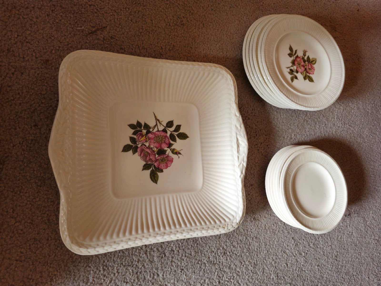 Vintage servies met rozenmotief - schalen en borden, Antiek en Kunst, Ophalen of Verzenden