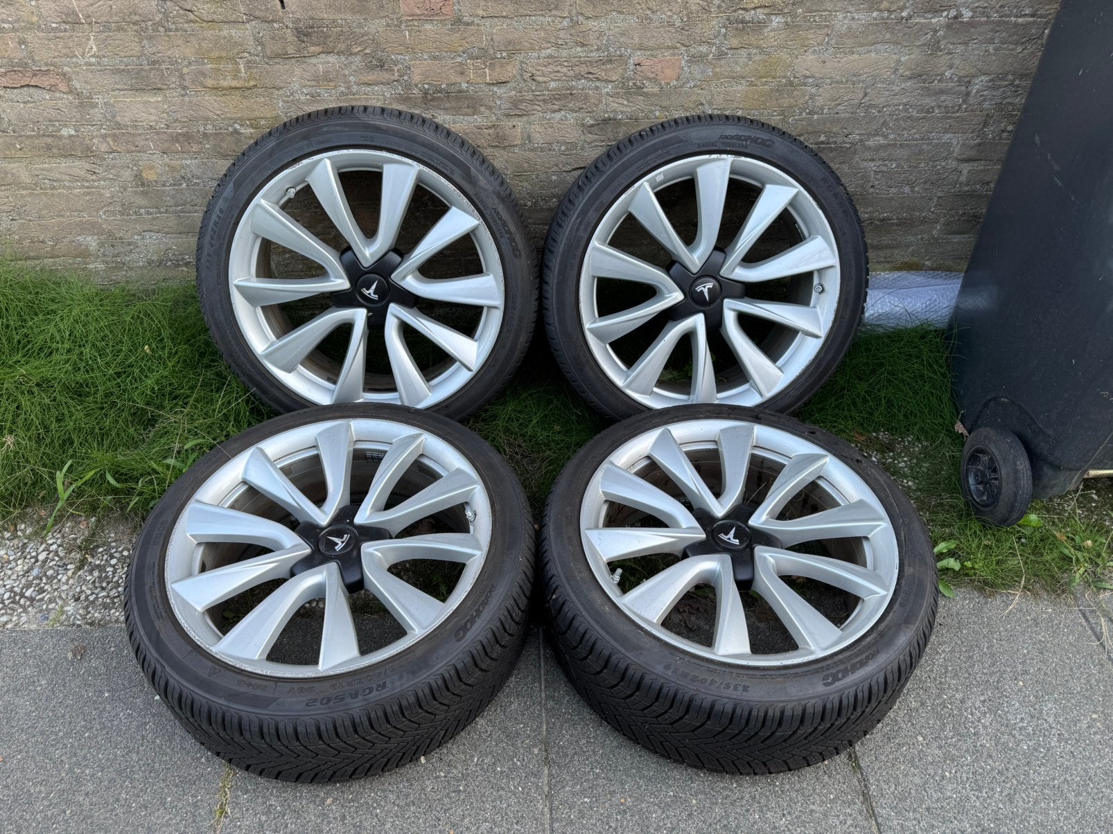 Originele Tesla Model 3 19 inch stiletto sport velgen, Auto-onderdelen, 18 inch, Gebruikt, Banden en Velgen, 235 mm