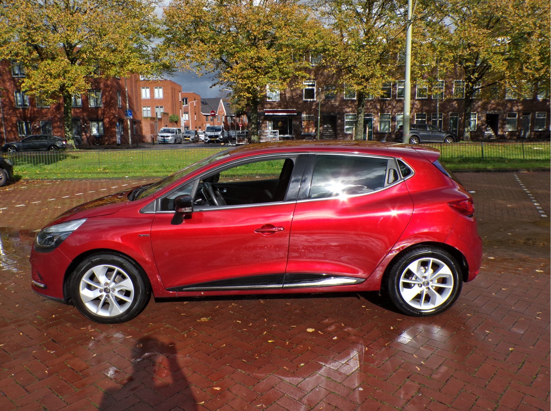 Renault Clio 0.9 TCe Limited 2e eigenaar (bj 2018), Voorwielaandrijving, Gebruikt, 49 €/maand, Origineel Nederlands