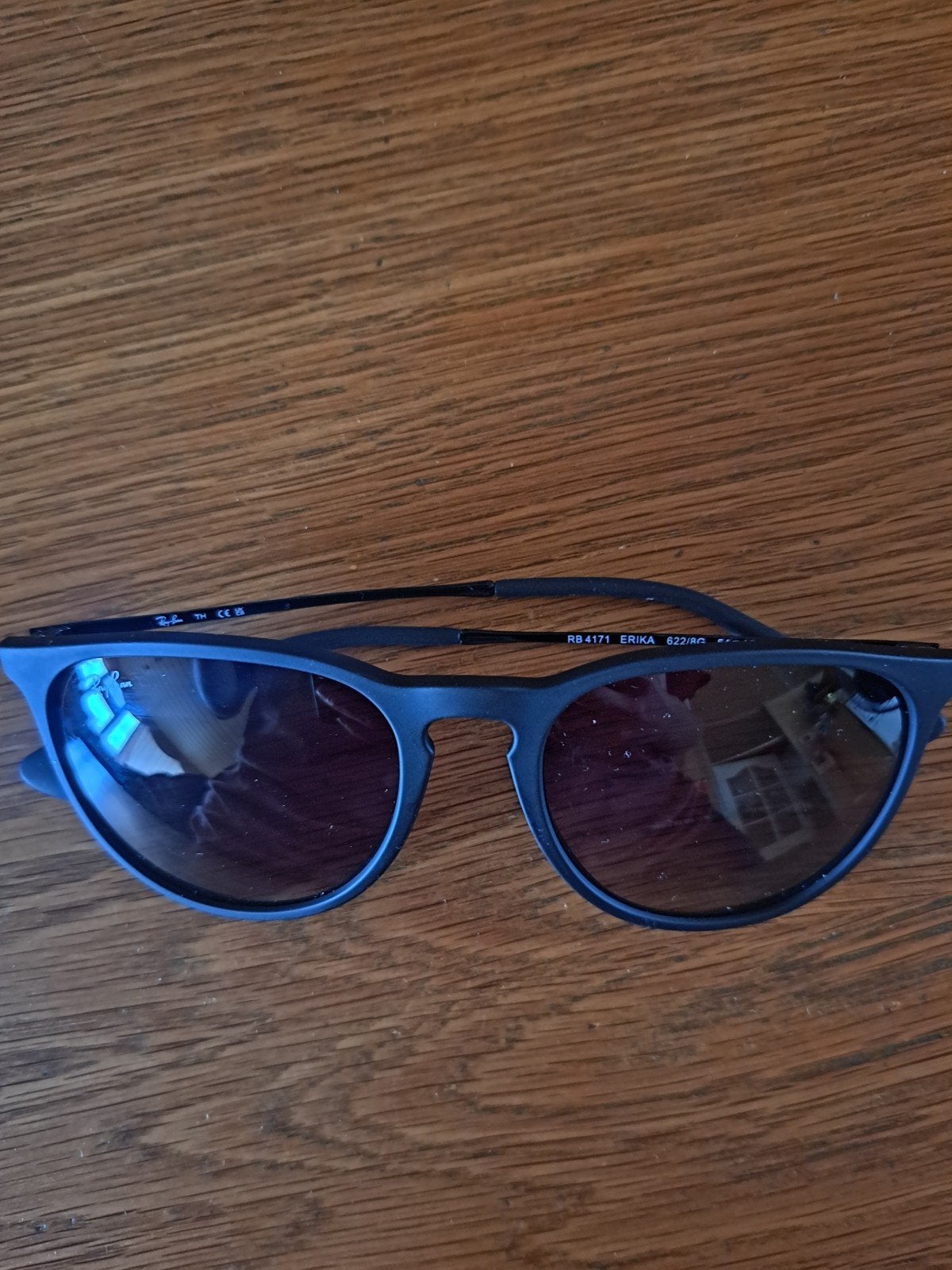 Ray-Ban Erika Zonnebril RB 4171 622/8G - Zo goed als nieuw, Sieraden, Tassen en Uiterlijk, Zonnebril, Zwart, Ophalen of Verzenden