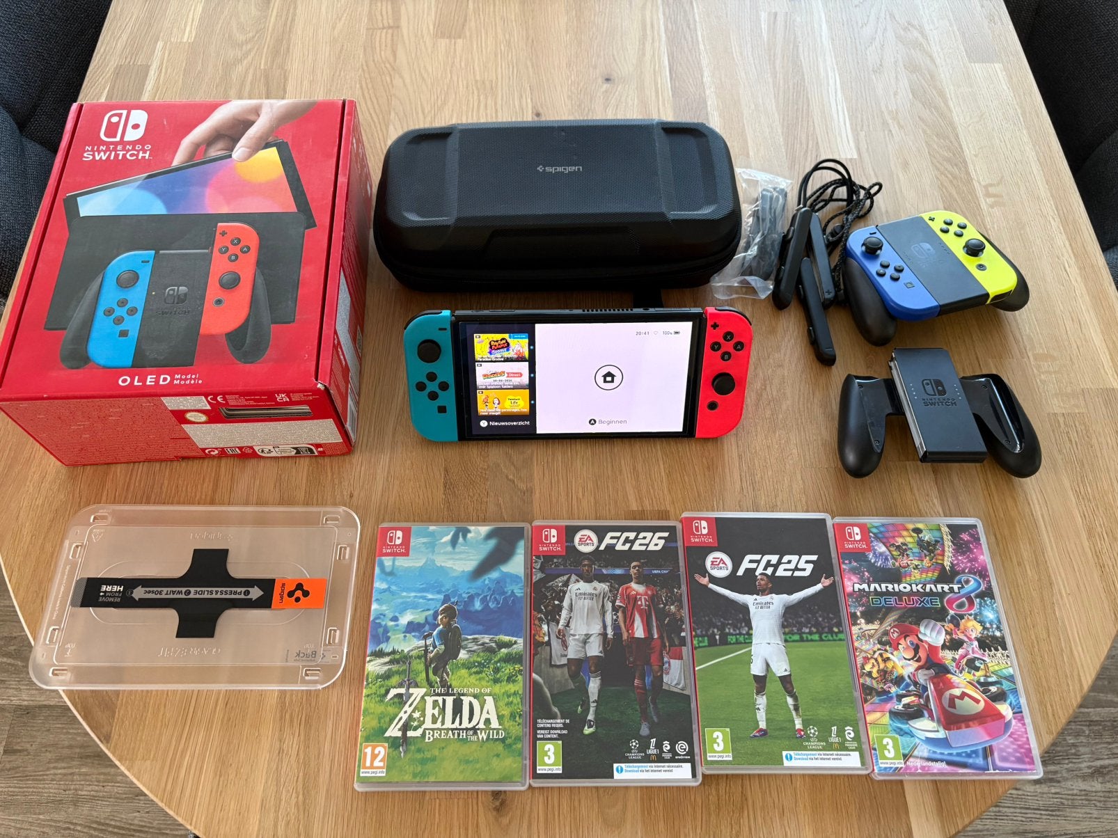 Nintendo Switch OLED, Spelcomputers en Games, Spelcomputers | Nintendo Switch, Met games, Met 2 controllers, Zo goed als nieuw