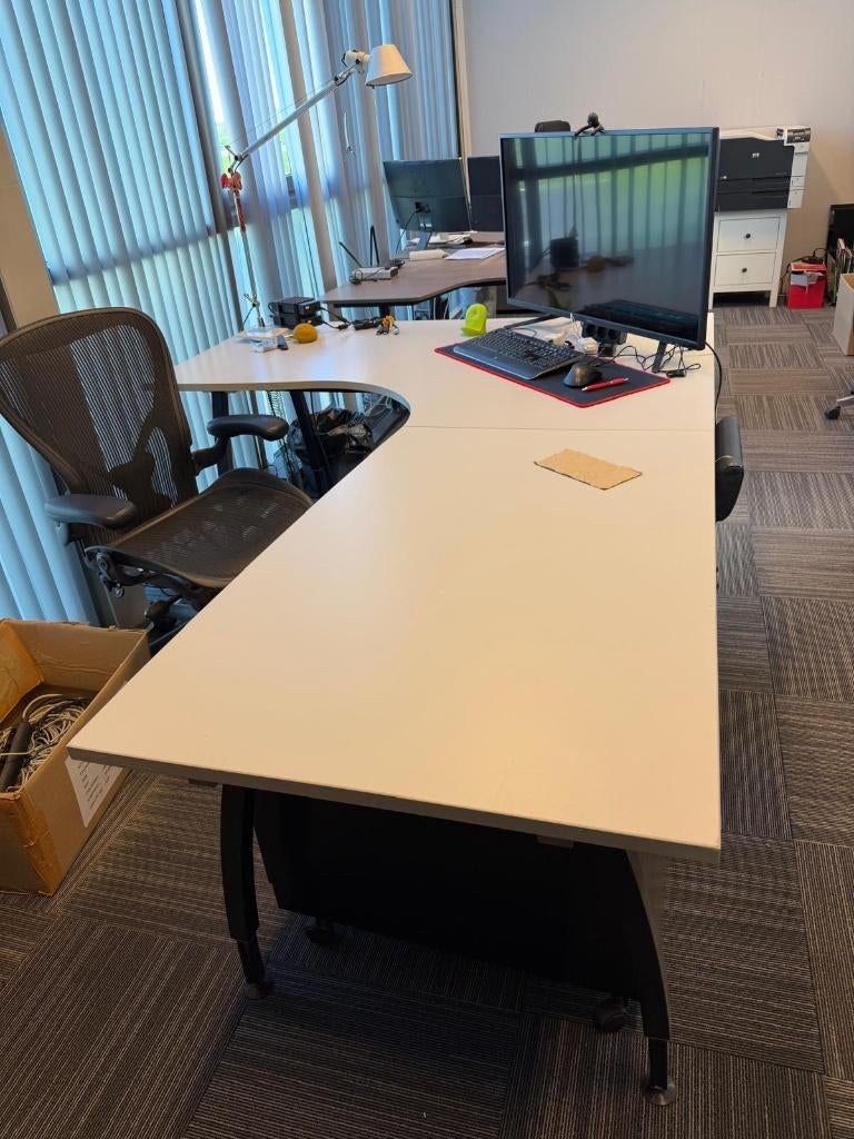 Bureau, Huis en Inrichting, Bureaus, Gebruikt, Hoekbureau, Overige merken, Modern, Metaal, Zwart, Demontabel, In hoogte verstelbaar