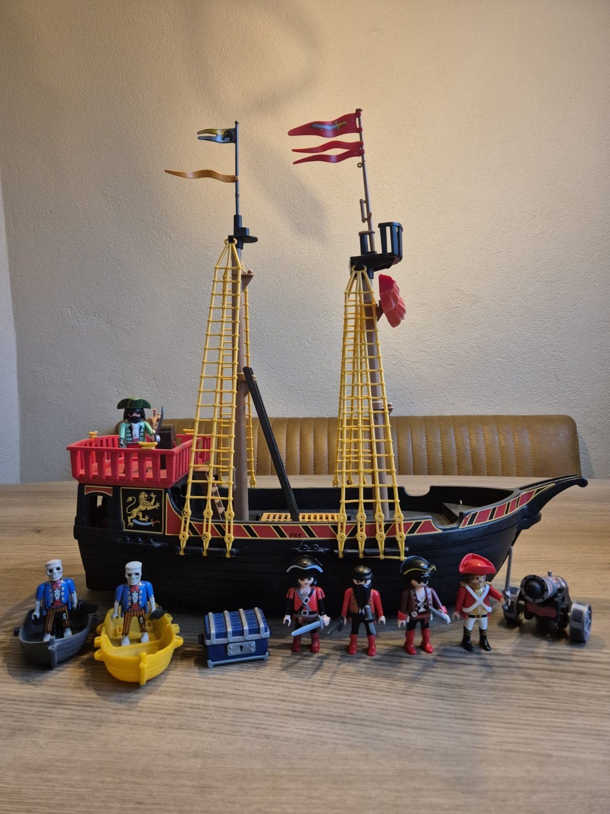Playmobil piratenschip met piraatjes
En accessoires, Ophalen, Zo goed als nieuw, Complete set