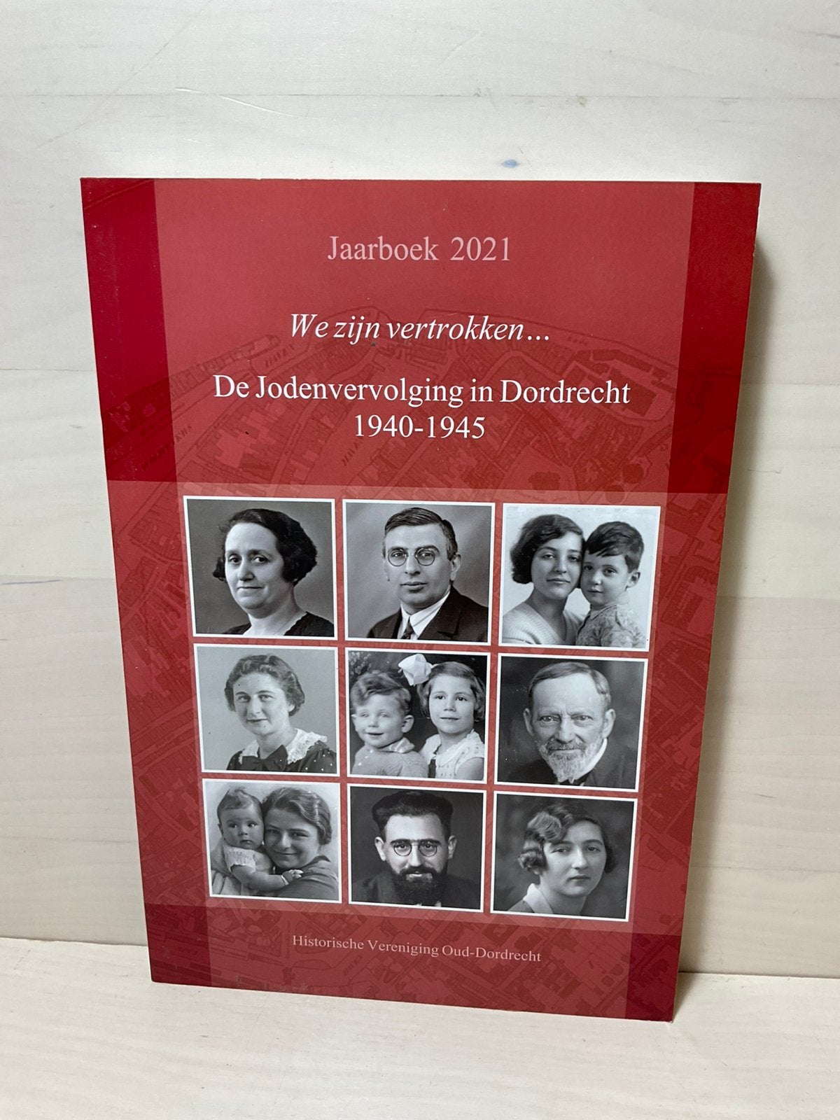 De Jodenvervolging in Dordrecht 1940-1945, Ophalen of Verzenden, Zo goed als nieuw