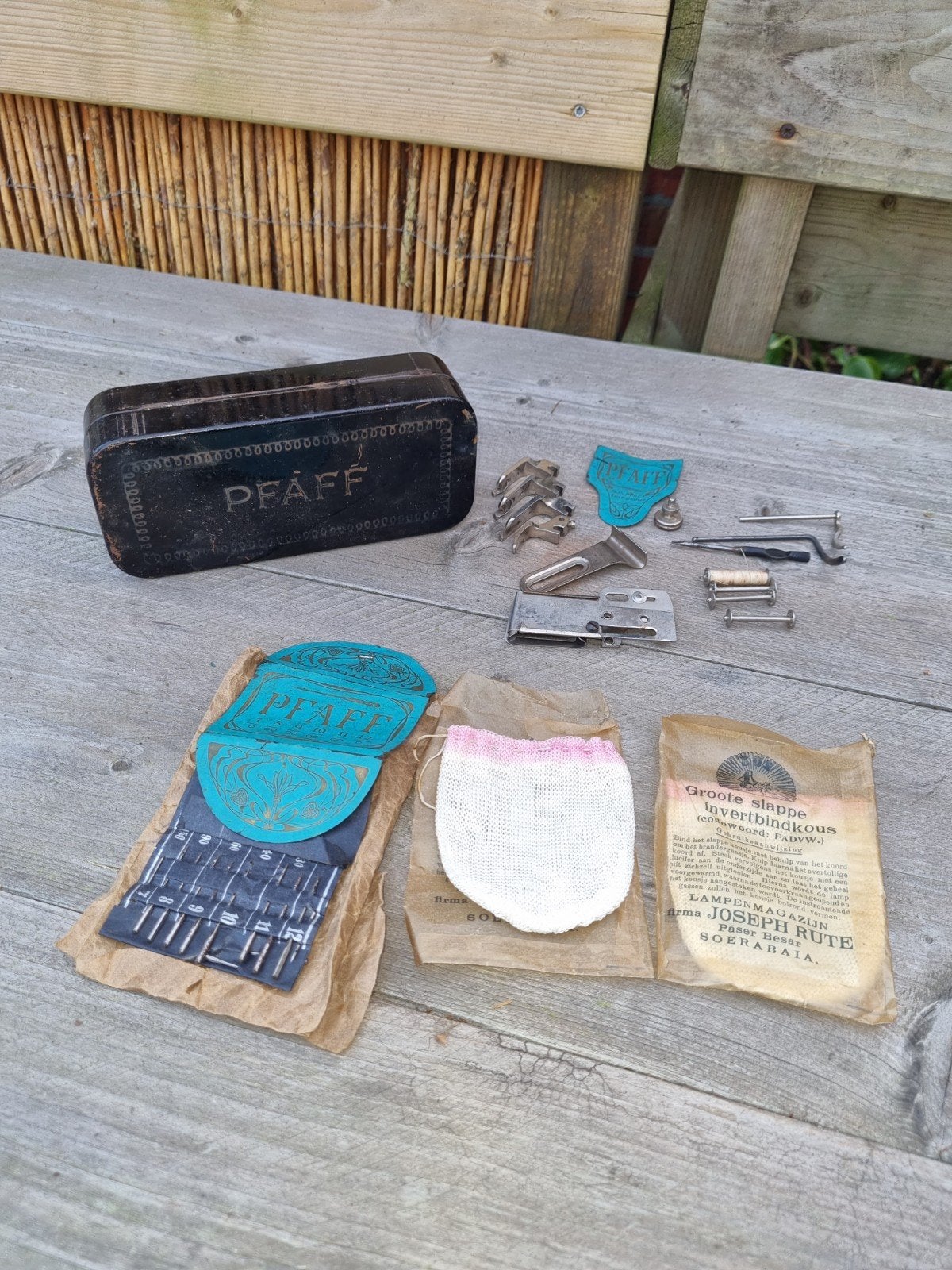 Vintage Pfaff Naaidoosje met Toebehoren, Hobby en Vrije tijd, Naaimachines en Toebehoren, Ophalen of Verzenden, Gebruikt, Toebehoren