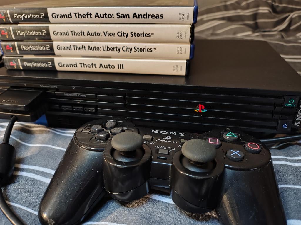 Sony PlayStation 2 met 4 spellen (Gta), Spelcomputers en Games, Spelcomputers | Sony PlayStation 2, Gebruikt, Verzenden, Met games