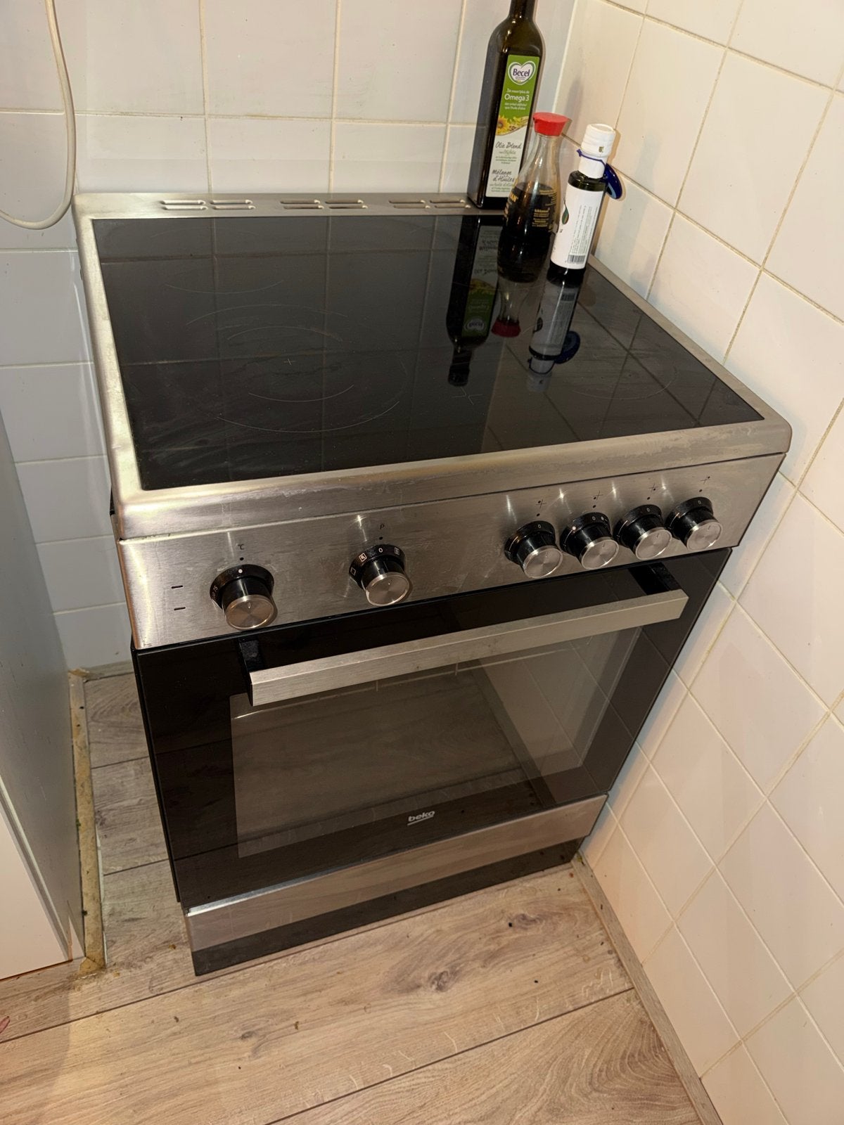 Beko Fornuis met Keramische Kookplaat en Oven, Ophalen, Gebruikt, Hete lucht, Keramisch