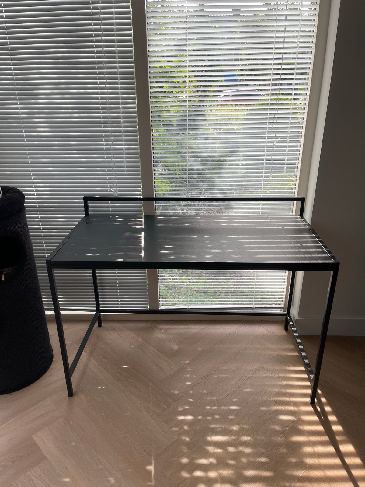 Zwart bureau Jysk, Huis en Inrichting, Bureaus, Ophalen, Zwart, Opzetstuk, Gebruikt