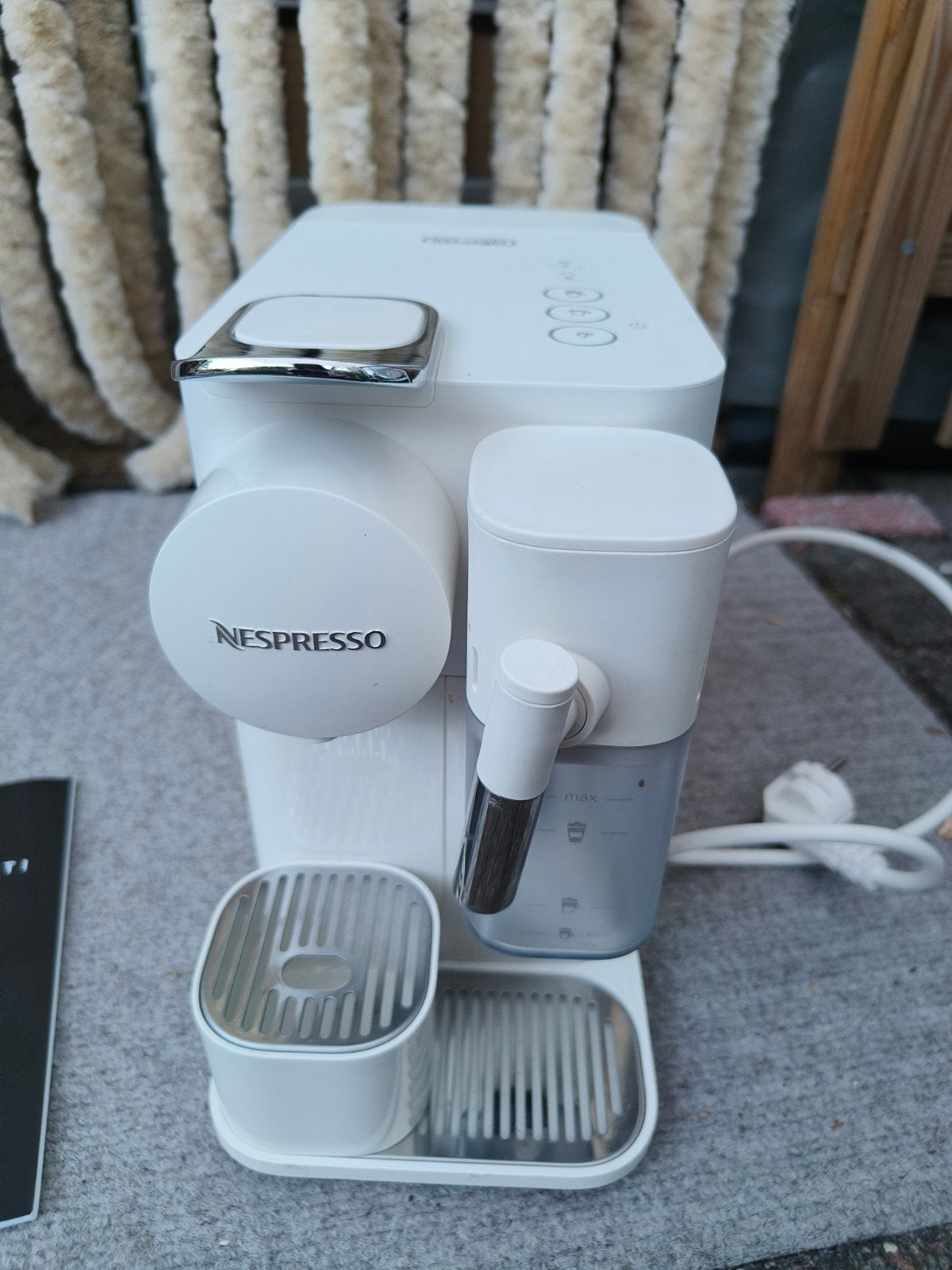 De'Longhi Nespresso Lattissima One, Ophalen, Koffiepads en cups, Zo goed als nieuw, Combi