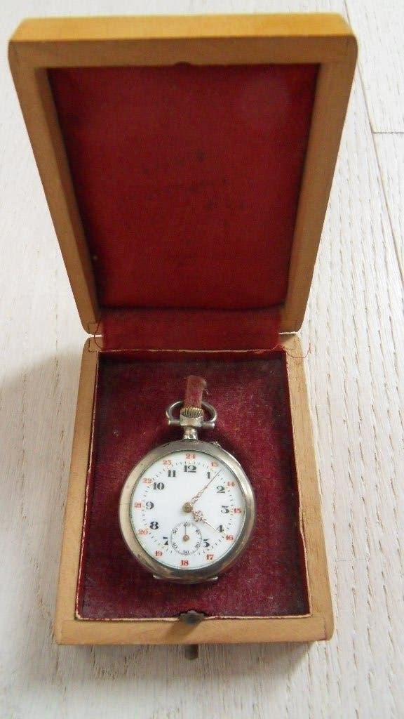 Antiek Zilveren zakhorloge in houten horloge doosje 1920, Overige merken, Zakhorloge, 1900 tot 1930, Ophalen of Verzenden