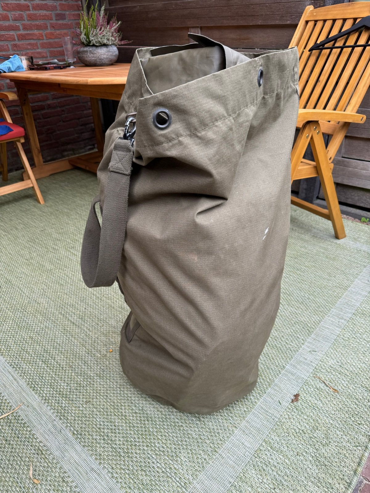 Militaria Collectie: plunjezak met inhoud uit 1987, Verzamelen, Ophalen, Landmacht, Nederland, Kleding of Schoenen