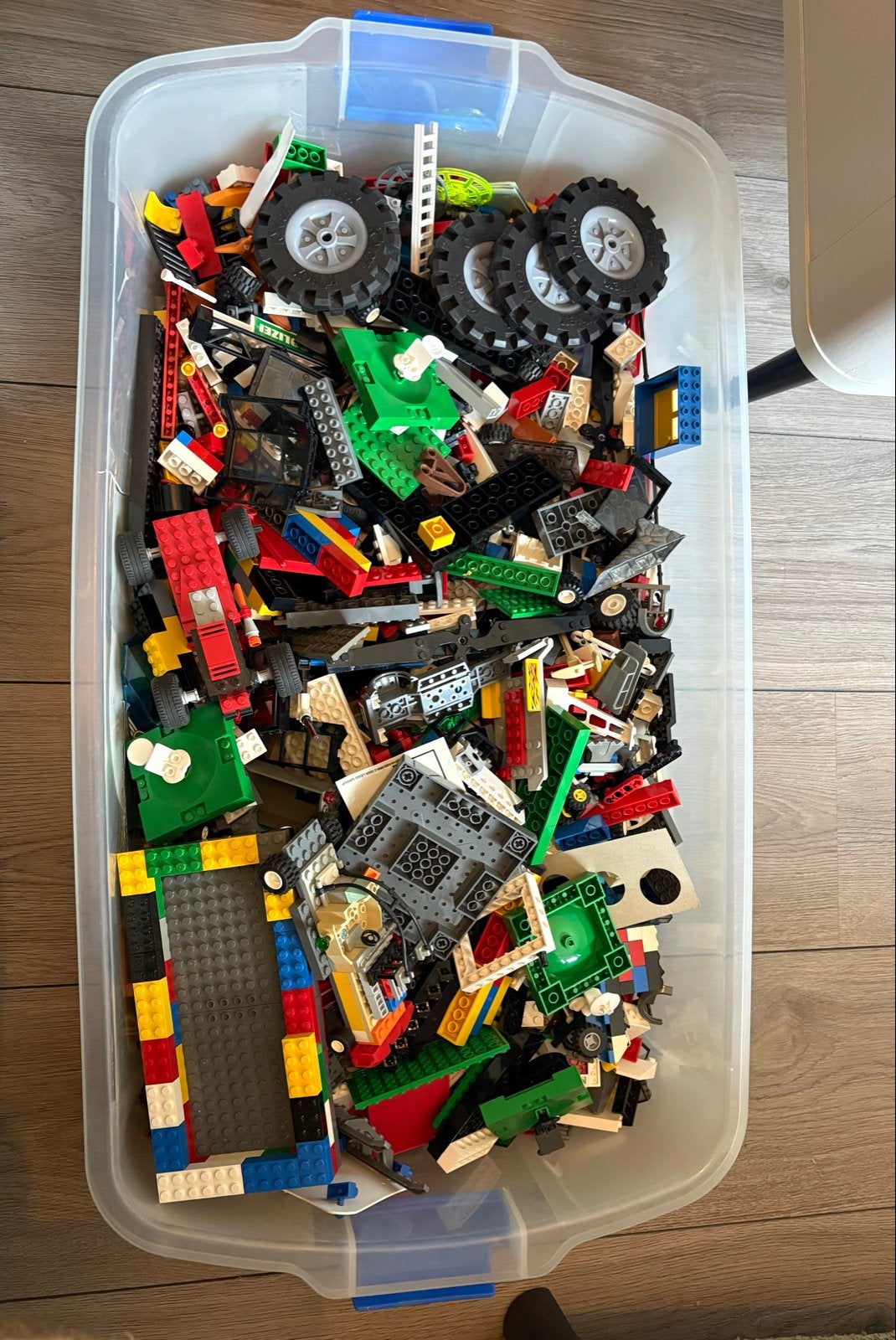 Grote bak LEGO met veel figuren en boekjes, Ophalen, Gebruikt, Lego, Losse stenen