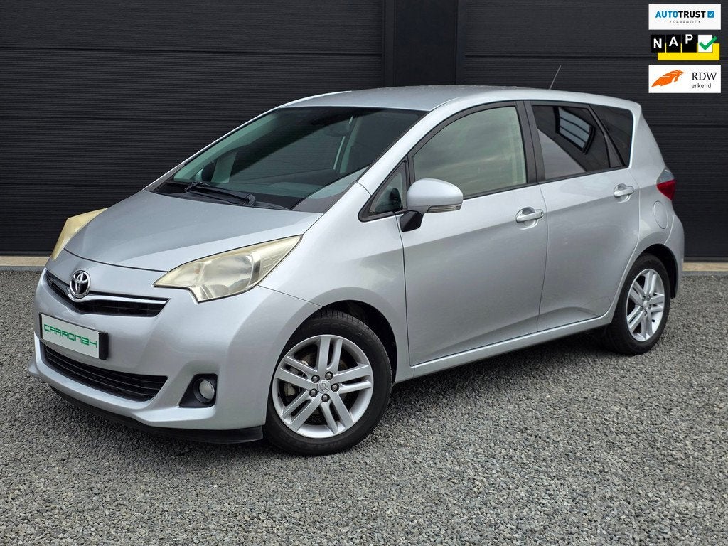 Toyota Verso-S 1.3 VVT-i Dynamic | Navi | ECC |, Auto's, Toyota, Voorwielaandrijving, Euro 5, Stof, 4 cilinders