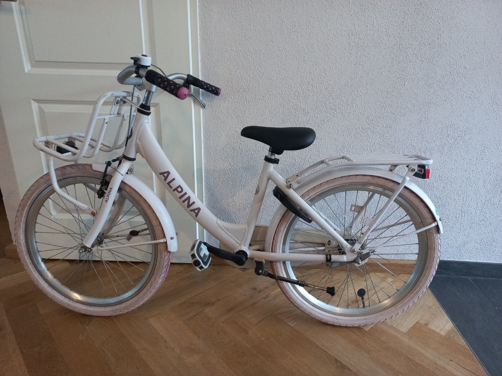 Alpina clubb meisjesfiets 22 inch, Fietsen en Brommers, Ophalen, Terugtraprem, Gebruikt, Handrem