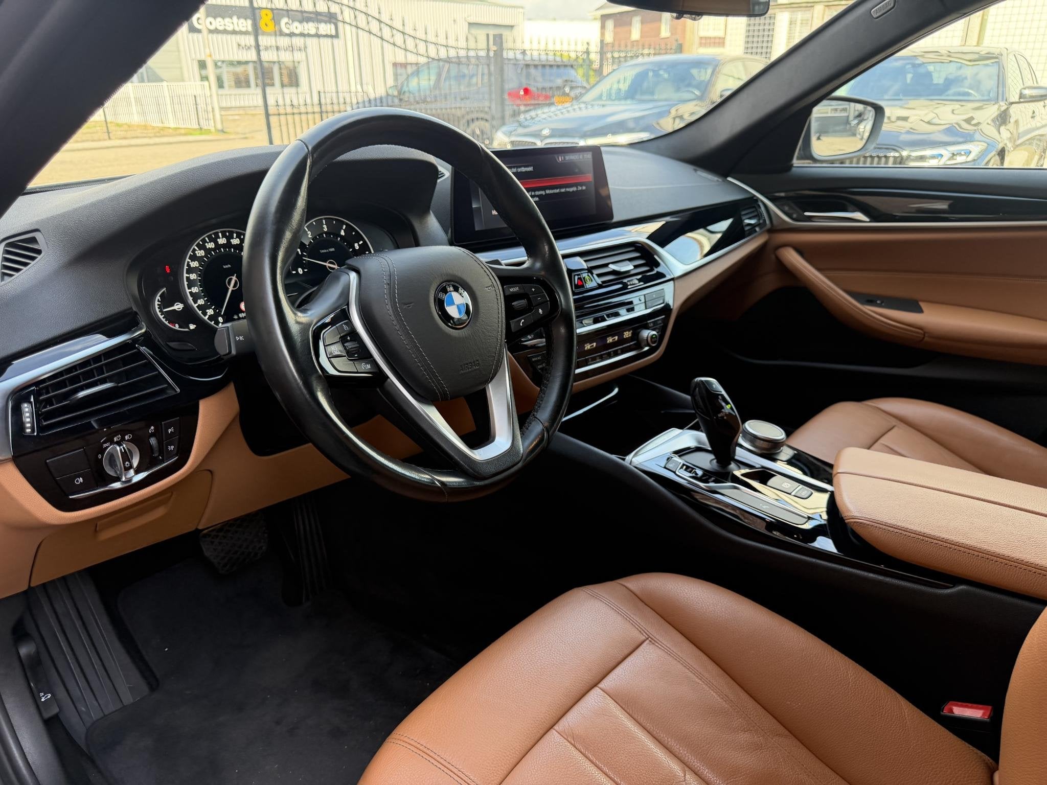 BMW 5-serie Touring 520i Executive Leder|ShadowLine|LCI Acht, Automaat, Euro 6, 4 cilinders, 2000 kg