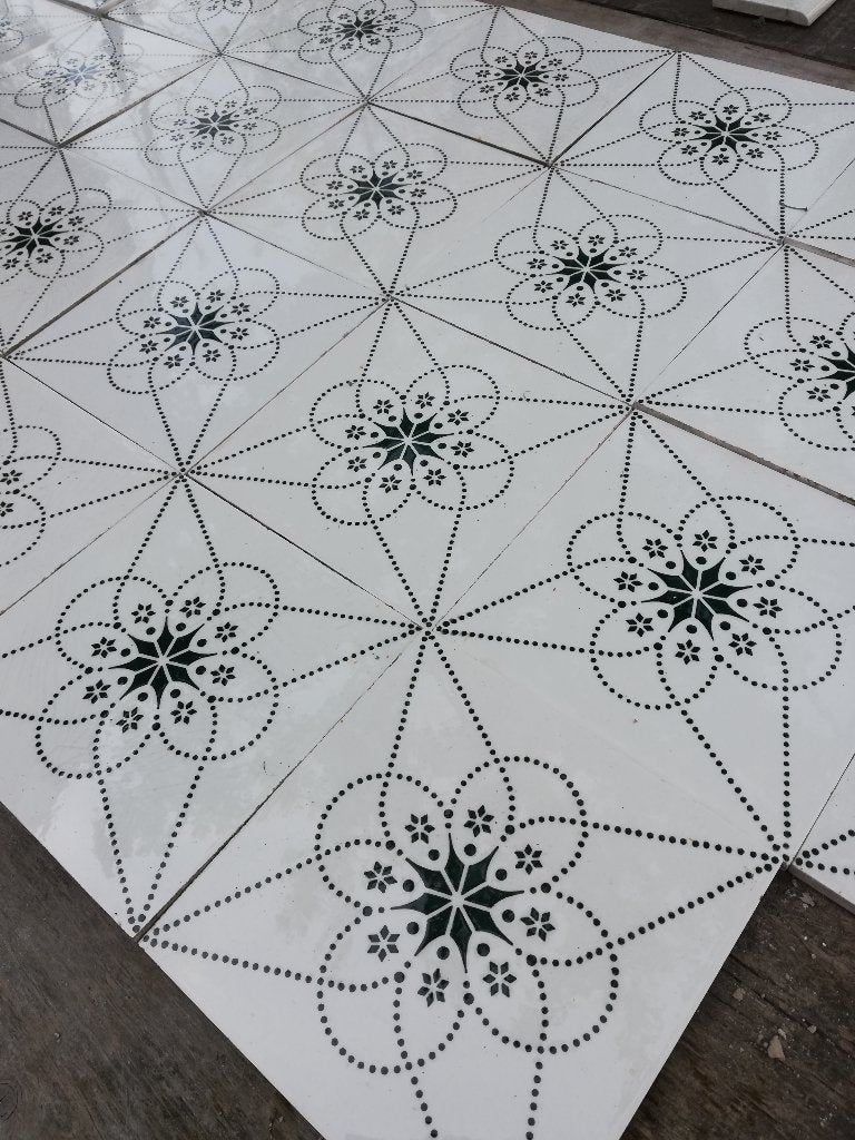 29m2 Antieke wandtegels fijn donkergroen decor en 50 rand
