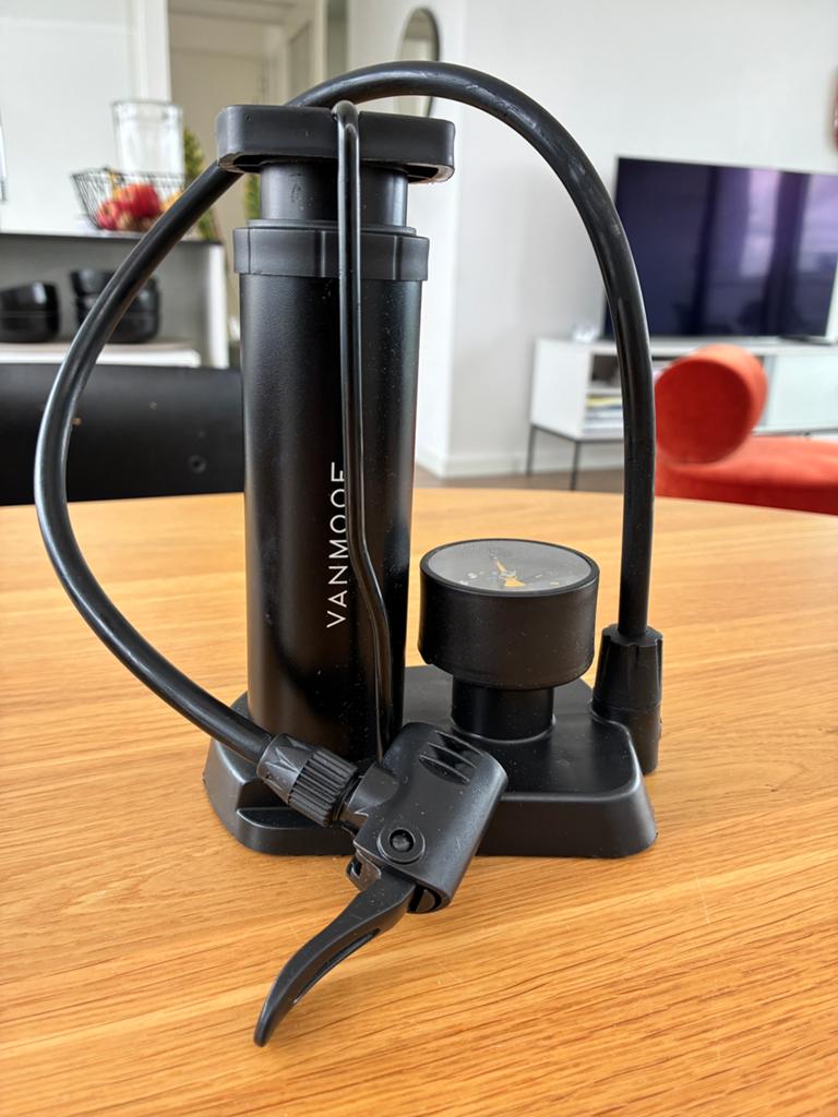 Vanmoof fietspomp, Ophalen of Verzenden, Drukmeter, Zo goed als nieuw