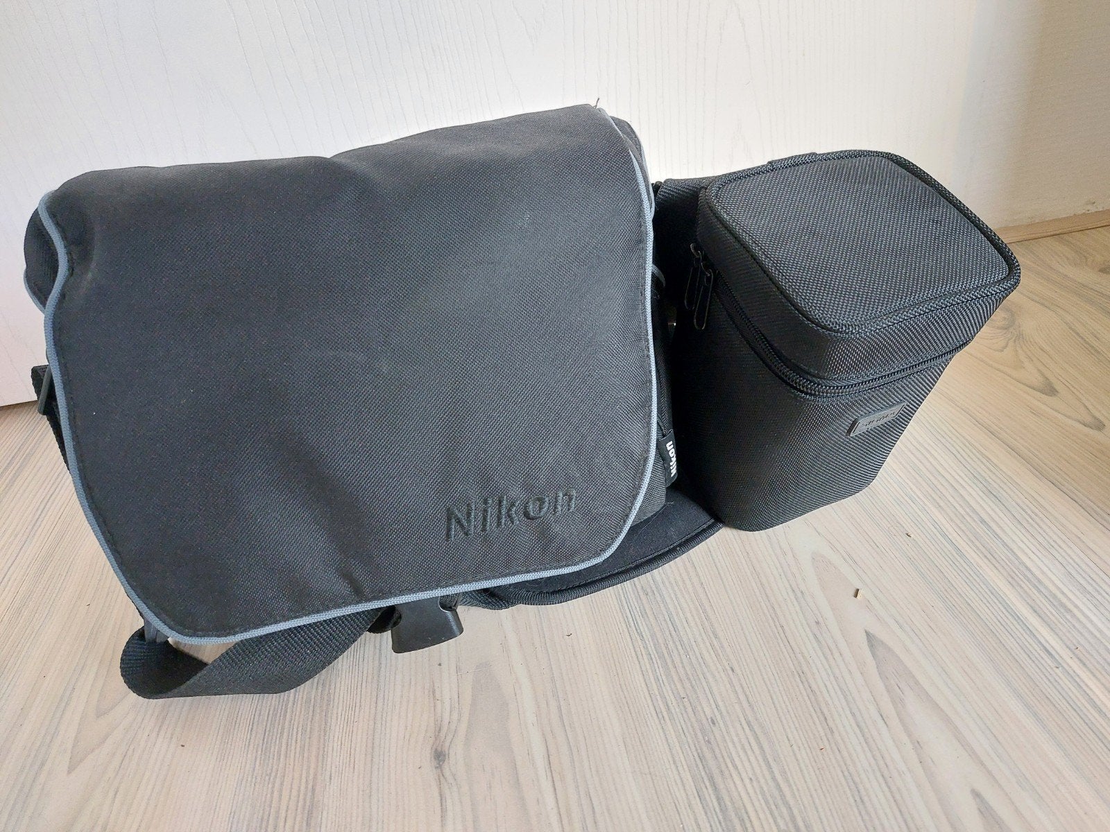 Nikon cameratas met extra lenshoes - Zo goed als nieuw, Ophalen of Verzenden, Zo goed als nieuw, Schoudertas, Overige merken