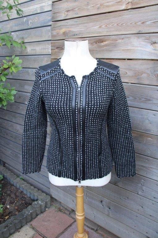 Jasje/ Vest zwart/ beige Marccain mt 2( S-36) Winter Vaste p, Zwart, Ophalen of Verzenden, Zo goed als nieuw, Jasje