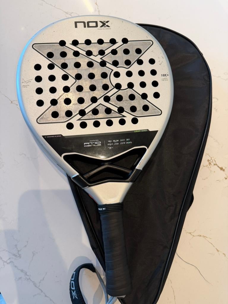 Padel Racket NOX AT10 18k 2024 - goede staat incl. hoes, Sport en Fitness, Padel, Ophalen of Verzenden, Zo goed als nieuw, Padelracket