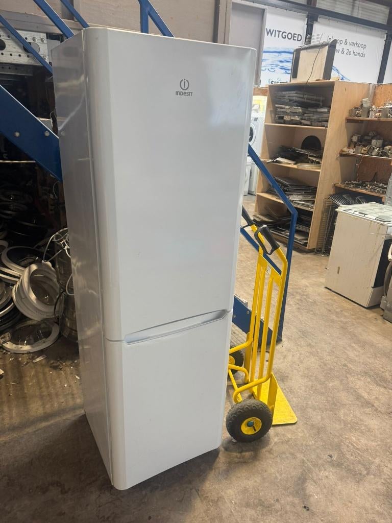 Indesit Combi koelkast met 3 laden, 150 tot 200 liter, Gebruikt, 45 tot 60 cm, Met vriesvak