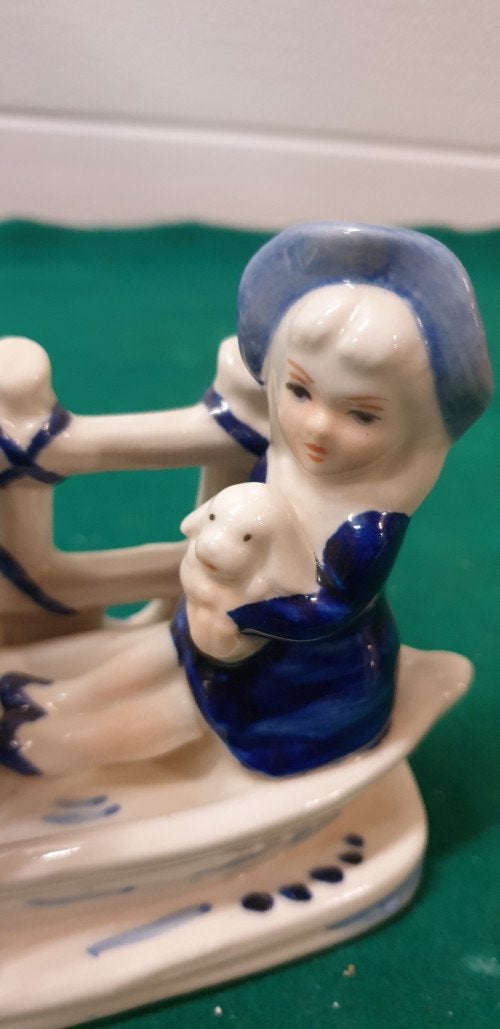 beeld delfts blauw keramiek jongen en meisje, Ophalen of Verzenden