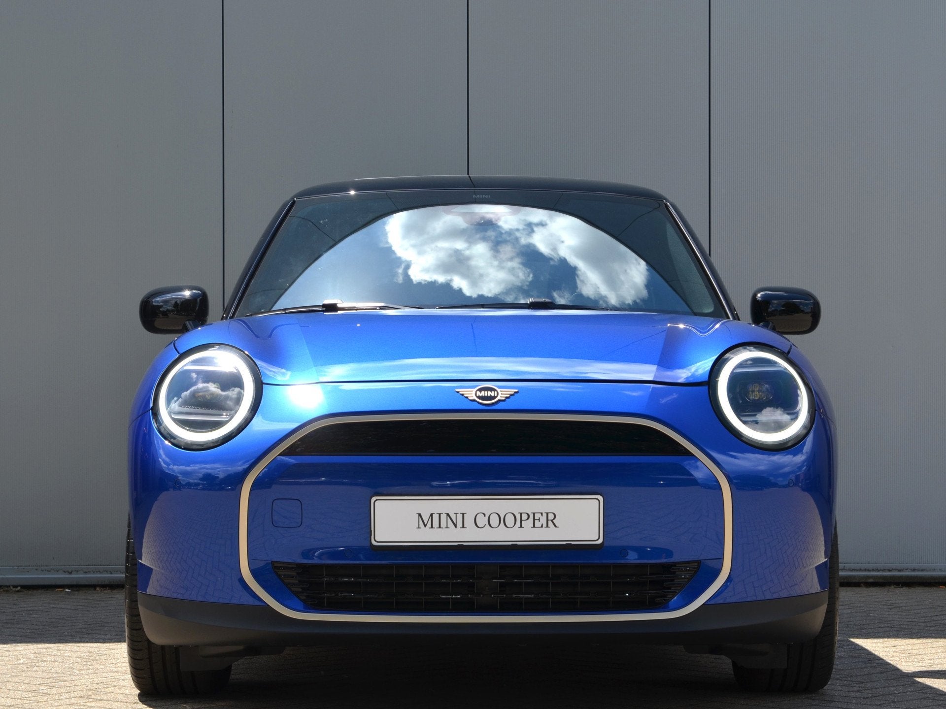 MINI Hatchback Cooper E / Favoured Trim / Pakket M / 18 inch, Huisgarantie, Met garantie (alle), Leder, Nieuw
