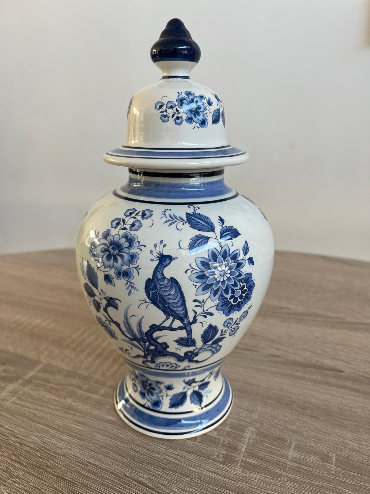 Delfts Blauwe deksel vaas met bloemen en vogel motief., Ophalen of Verzenden