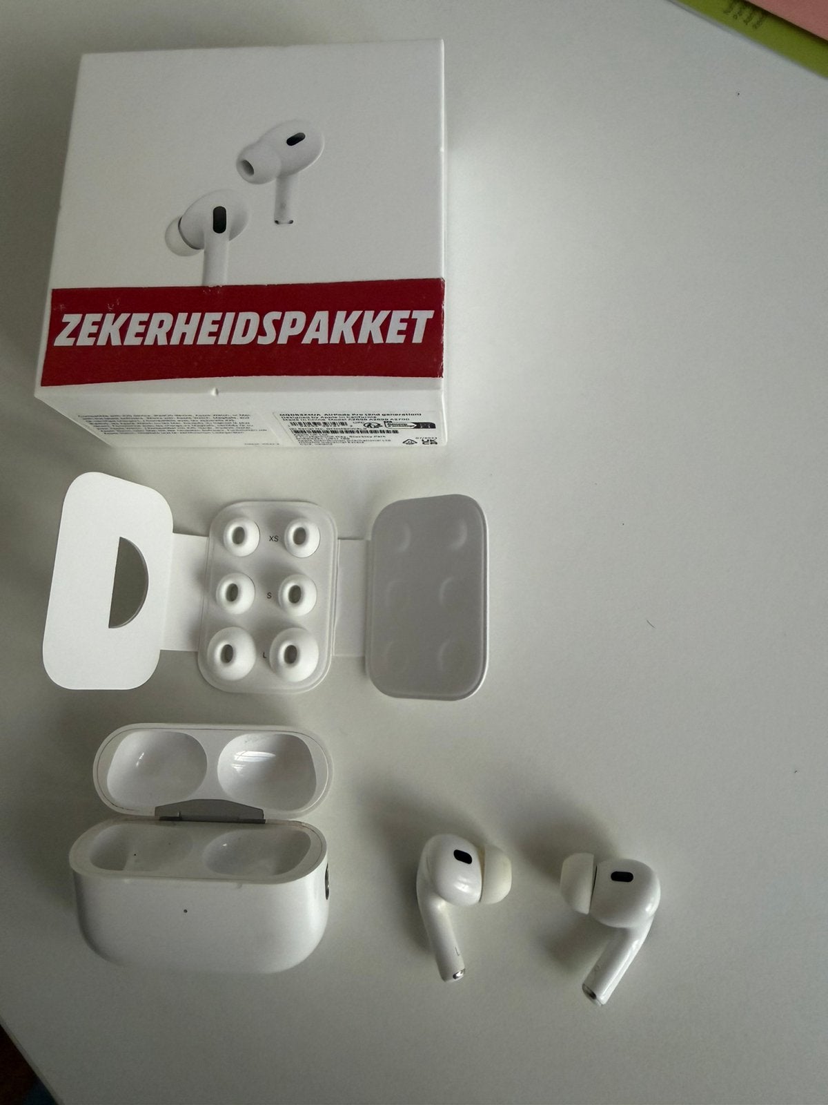 Apple AirPods Pro 2 + MagSafe Case – compleet – 1 pod defect, Ophalen of Verzenden, Gebruikt, Wit, Apple