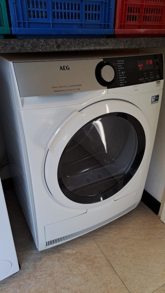 AEG warmtepomp droger, Ophalen, Gebruikt, 8 tot 10 kg, Voorlader