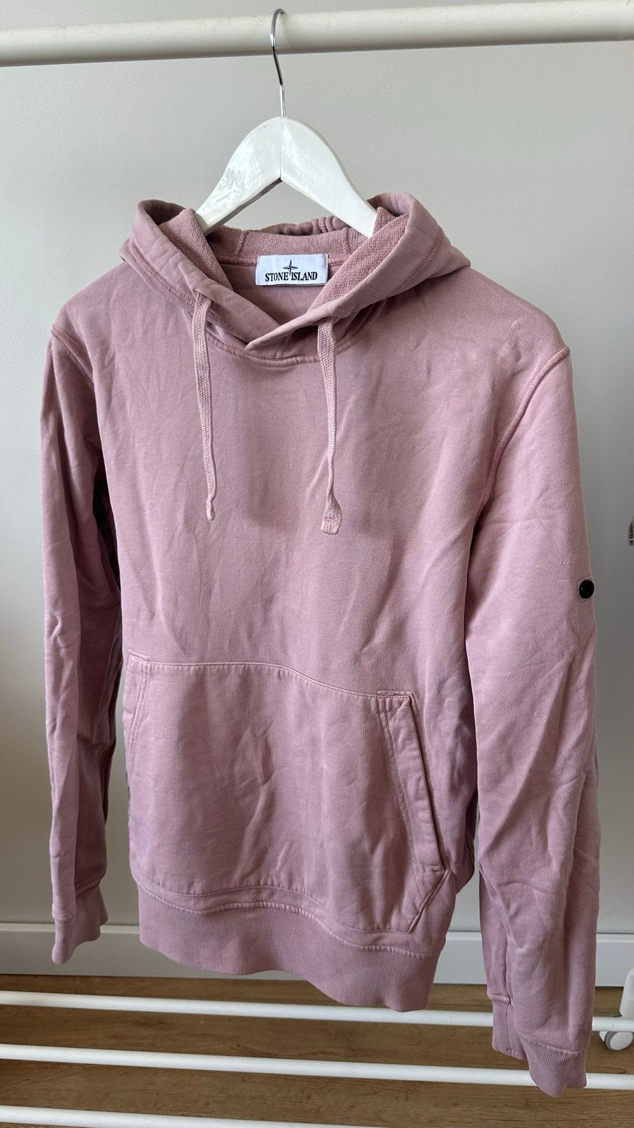 Originele Stone Island hoodie met badge - Maat M, Ophalen of Verzenden, Gedragen, Maat 48/50 (M), Paars