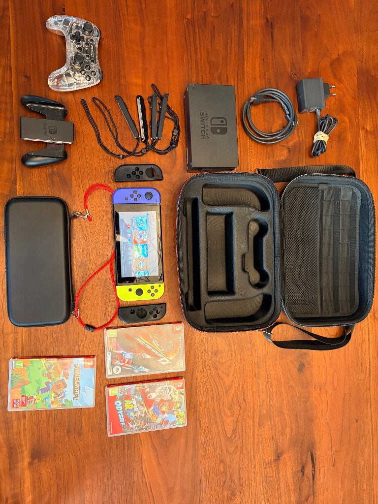 Nintendo Switch, Ophalen, Met 2 controllers, Zo goed als nieuw, Met harde schijf