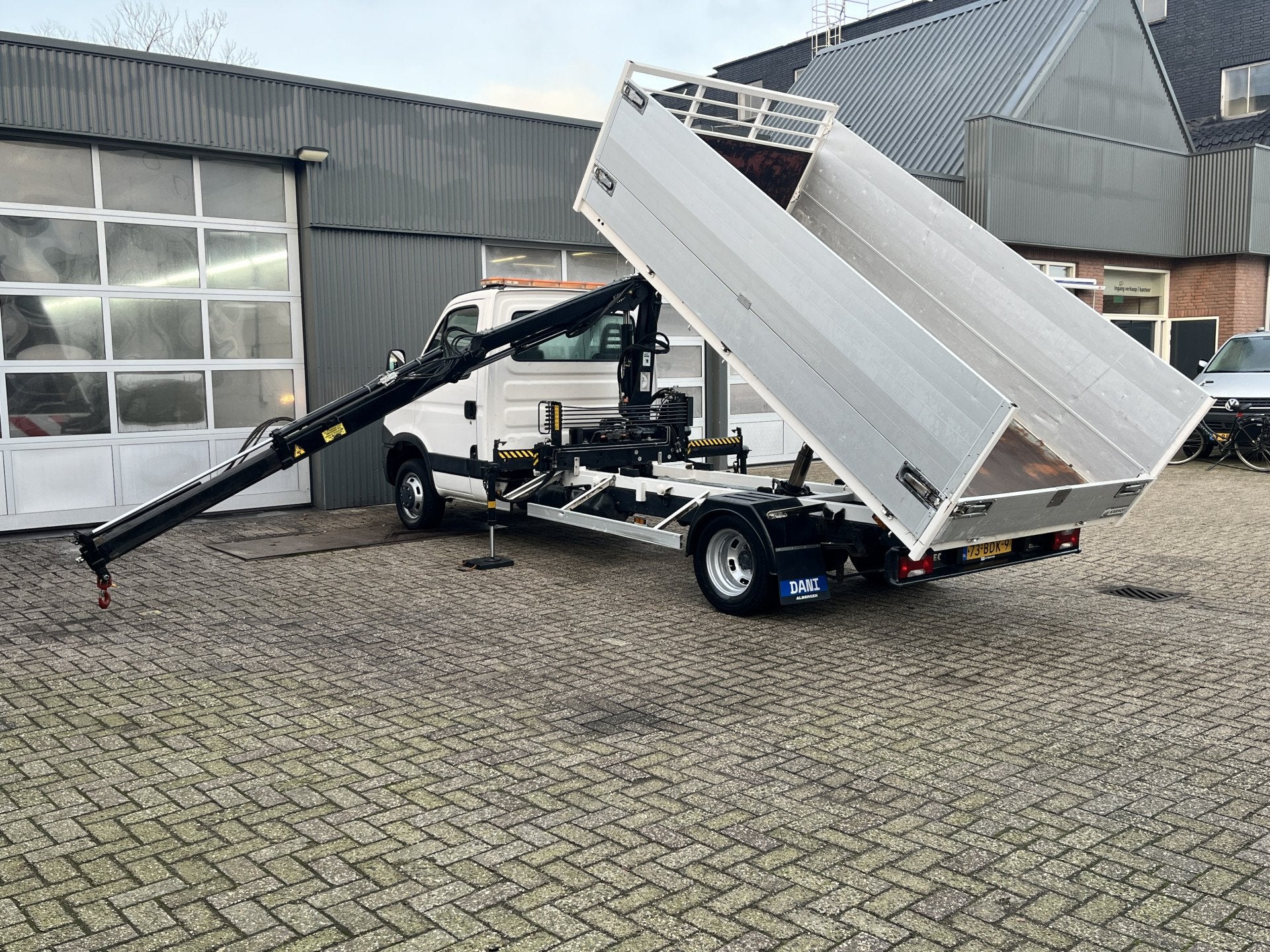 Iveco Daily 50C15 Hiab 022 Laadkraan 1555kg laadvermogen Kip, Auto's, Automaat, Stof, Gebruikt, Zwart
