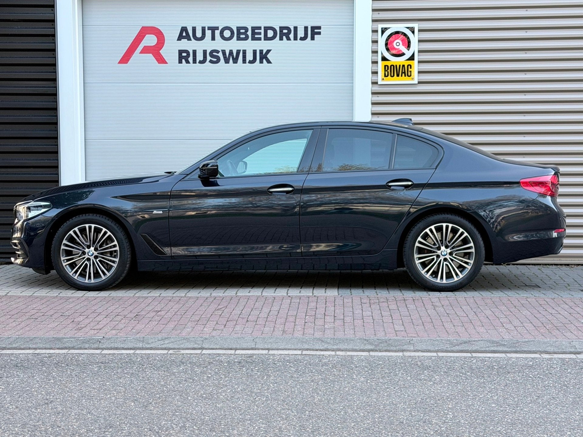 BMW 5-serie 540i High Executive Memory/Softclose/Sfeer, Auto's, Automaat, Gebruikt, Euro 6, Blauw