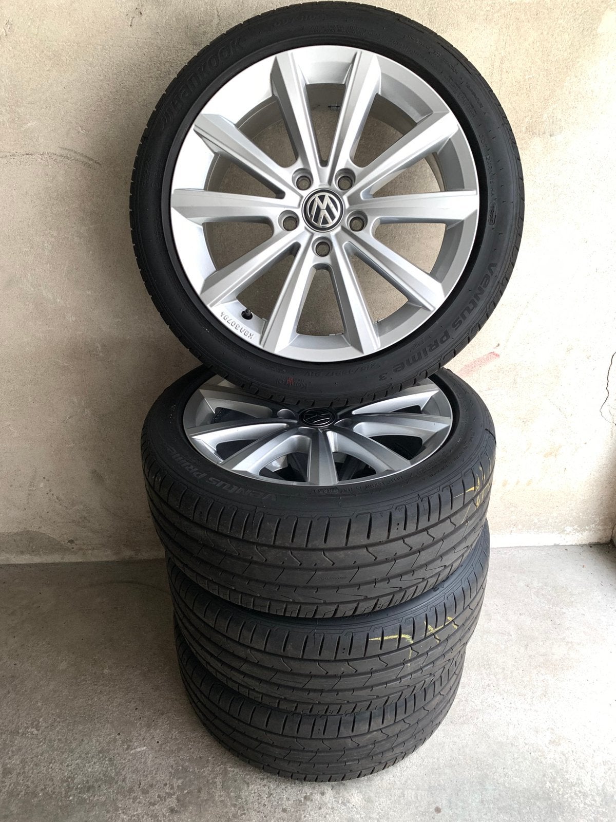 VW velgen 5x112 17 inch met zo goed als nieuwe banden, Ophalen