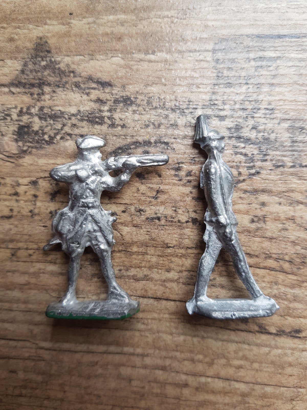 2 soldaatjes van lood uit 18de eeuw, Antiek en Kunst, Antiek | Speelgoed, Ophalen of Verzenden