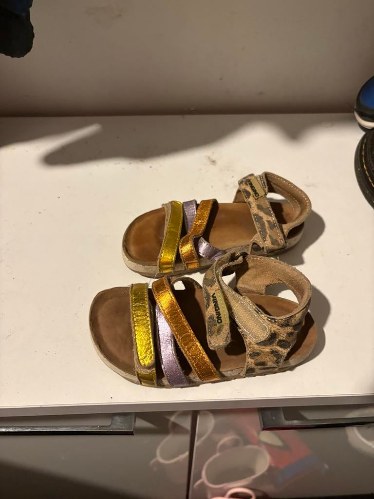 Vingino sandalen met luipaardprint en metallic bandjes, Ophalen of Verzenden, Gebruikt, Meisje, Schoenen