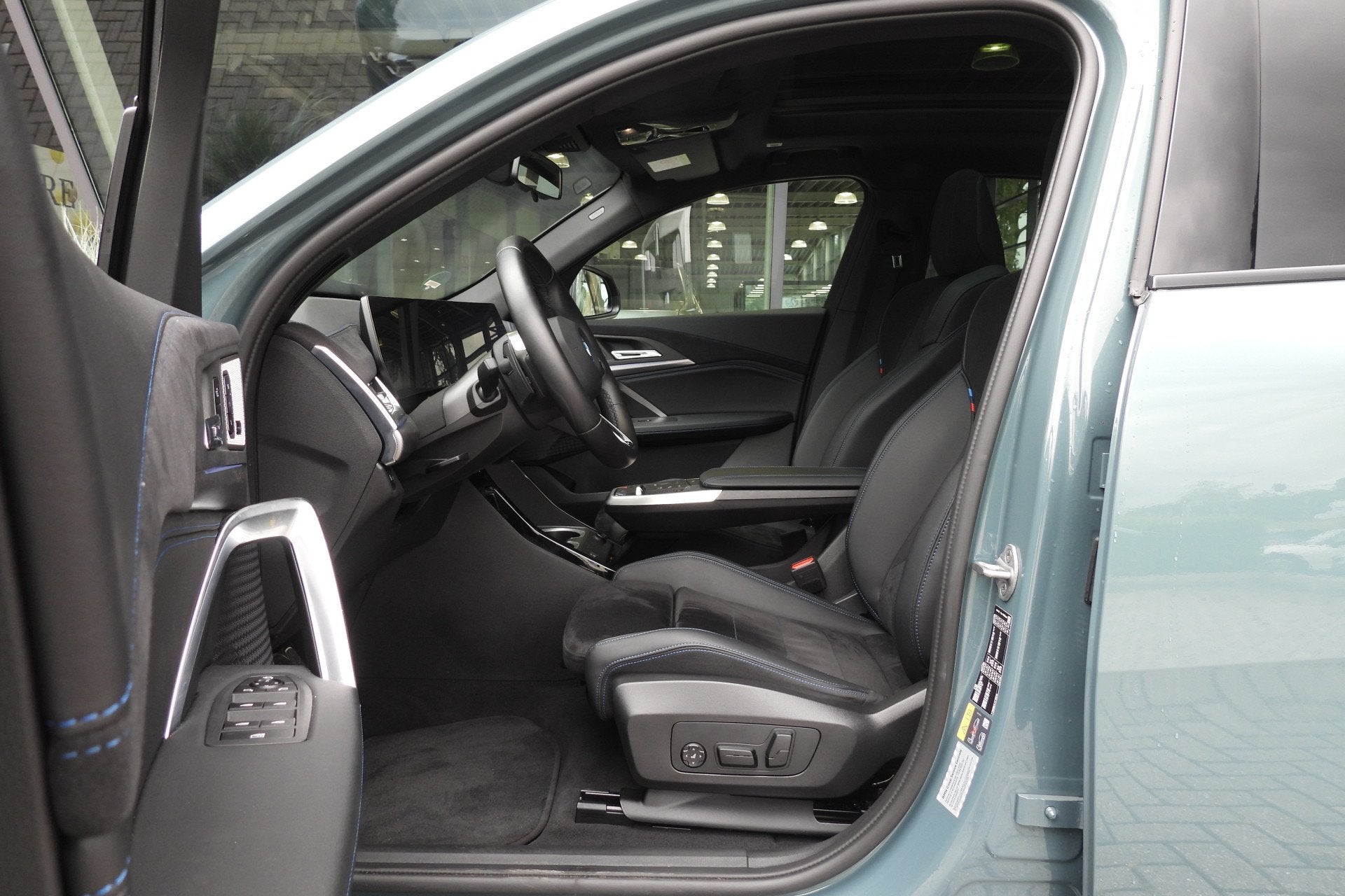 BMW iX2 eDrive20 M Sport / Panoramadak / Sportstoelen / Acht, Auto's, BMW, Met garantie (alle), 24 min, Origineel Nederlands, SUV of Terreinwagen