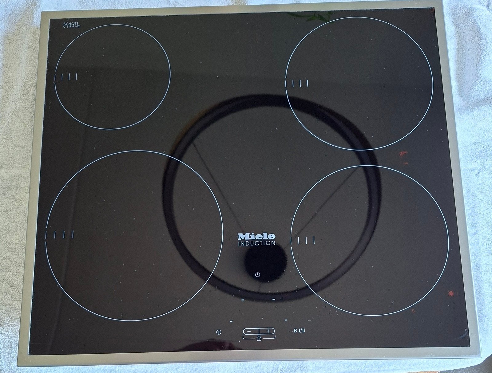 Miele KM 6115 Inductiekookplaat - Zo goed als nieuw, Witgoed en Apparatuur, Kookplaten, Ophalen, 4 kookzones, Zo goed als nieuw