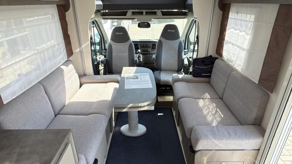 Nieuwstaat met 28dkm Automaat De Chausson Titanium 640 2020, Automaat, Ringverwarming, Diesel, Luifel