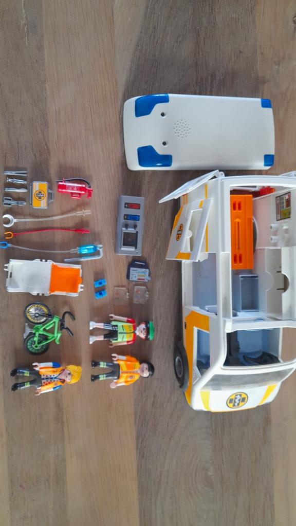 Playmobil ziekenauto met figuren en accessoires, Ophalen of Verzenden, Gebruikt, Jongen of Meisje