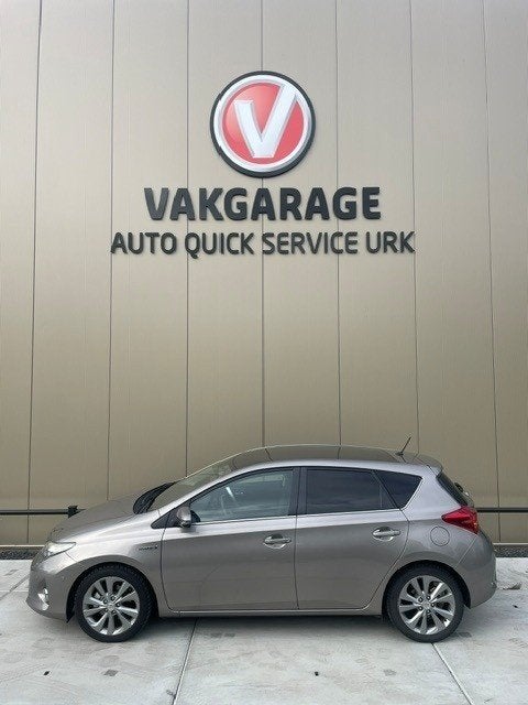 Toyota Auris 1.8 Hybrid Lease Pro (bj 2013), Auto's, Toyota, 0 cilinders, Gebruikt, Overige carrosserieën, Bruin