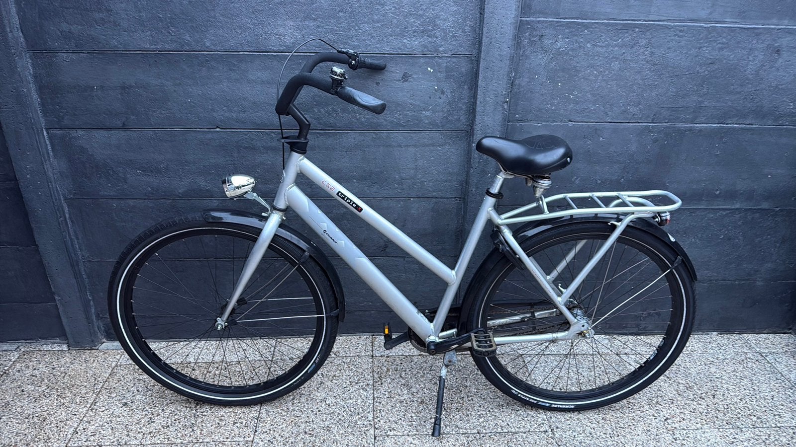 Nette en stevige damesfiets Giant 28 inch.3 versnellingen, Ophalen, Terugtraprem, Versnellingen, Zo goed als nieuw