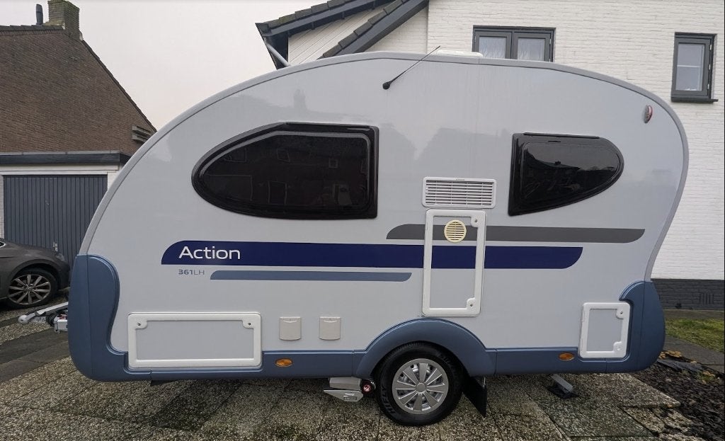 Caravan Adria Action 361 LH 2017 Zeer frisse Caravan, Standaardzit, Schokbreker, Tot en met 2, 750 - 1000 kg